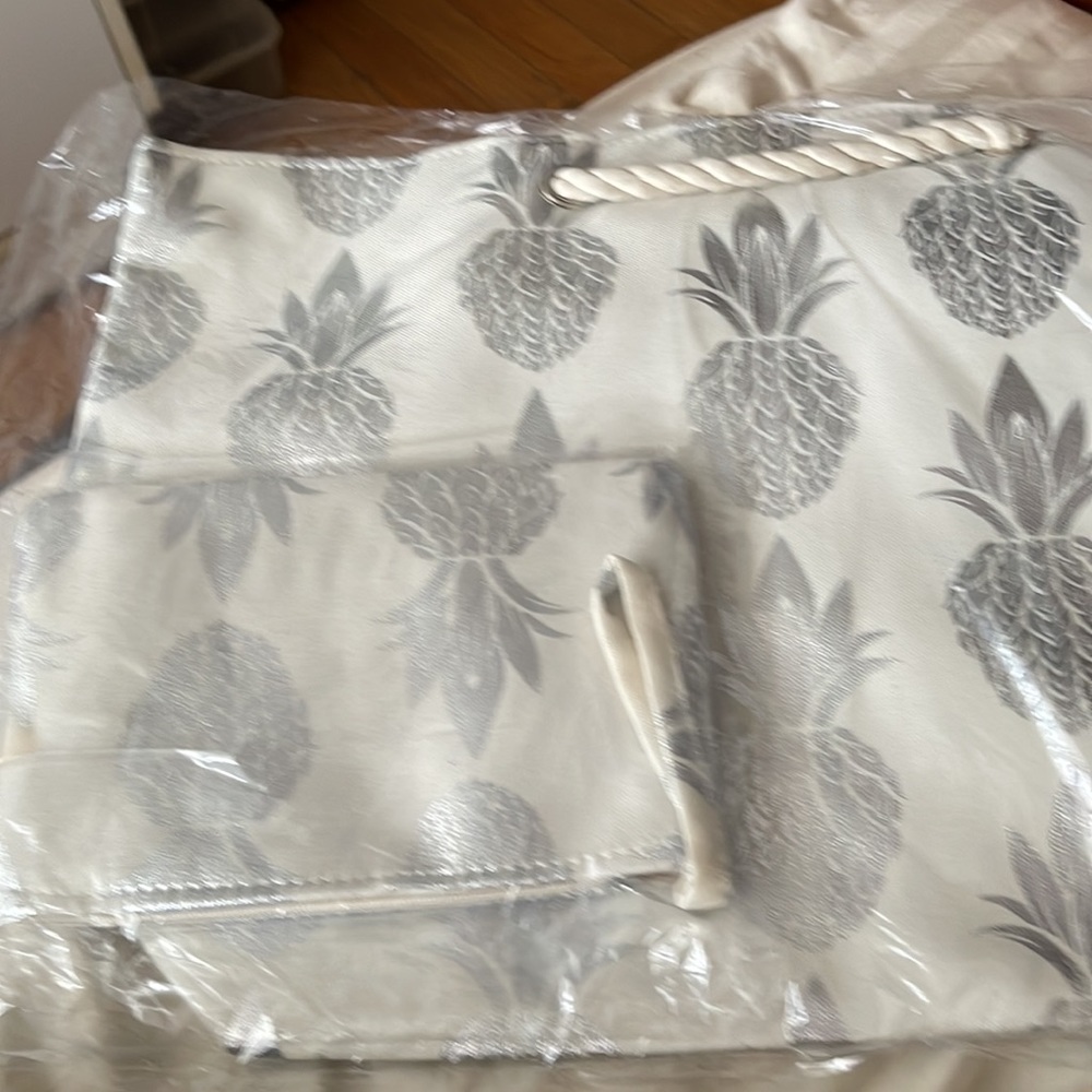 Pineapple Tote and Pouch Set - Picture 10 of 10